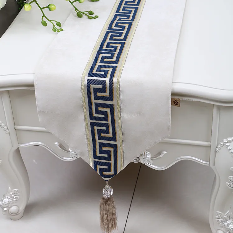 Neue Patchwork-Luxus-Samt-Tischläufer, hochwertige Esstisch-Schutzmatten, rechteckige Tischdecke im europäischen und amerikanischen Stil, 200 x 33 cm