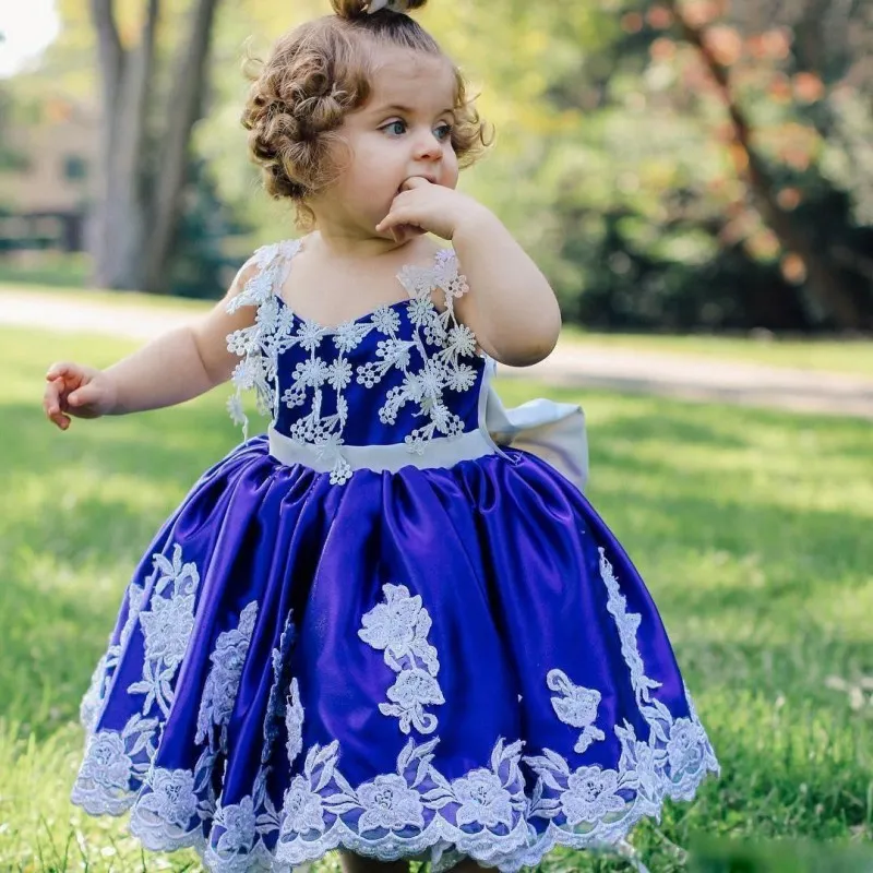 Abiti da prima comunione per bambini blu adorabili Abiti da ragazza di fiori con fiocco senza schienale con applicazioni carine per matrimoni Abito da spettacolo per ragazze a buon mercato