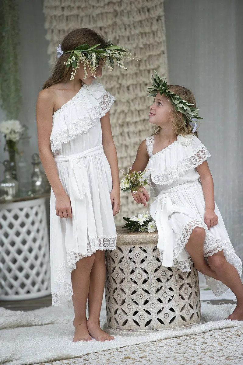 Mooie Witte Chiffon Kant Landelijk Boho Bloemenmeisjes Jurken Voor Bruiloft 2017 Een Schouder Hoog Laag Strand Casual Jurk Op Maat Gemaakt E273k