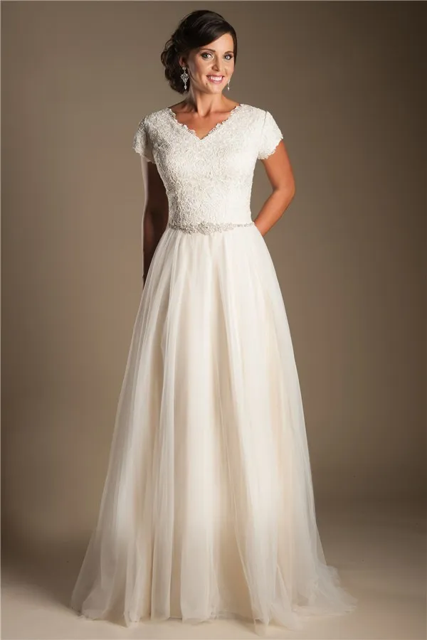 Champagne manches courtes robes de mariée modestes 2019 mancherons col en V boutons dentelle tulle robes de mariée une ligne robes de mariée bon marché vente