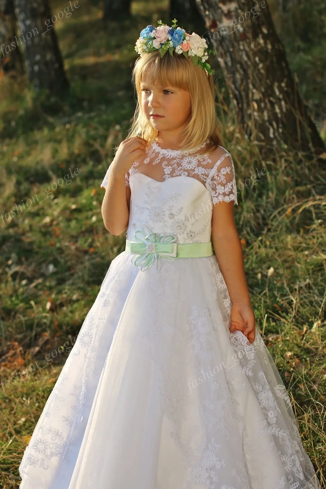 Jolies robes de communion en dentelle pour petites filles 2018 manches modernes ceinture menthe élégante robe de mariée mère fille pour les filles de fleurs