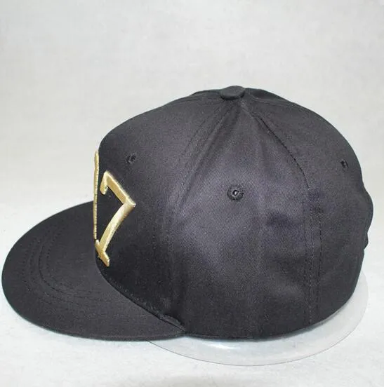 장착 야구 플랫 모자 CR7 검은 색 푸른 색 야구 힙합 스포츠 야외 스냅 백 축구 모자 뼈 남성 여성 선물 모자