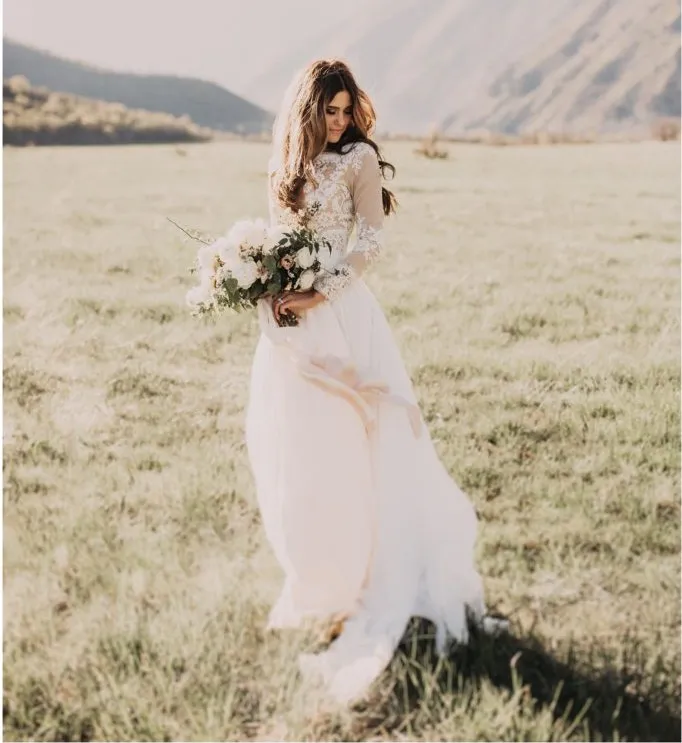 abiti da sposa bohémien in pizzo da spiaggia con maniche lunghe trasparenti scollo a barca una linea abiti da sposa boho in chiffon applicati