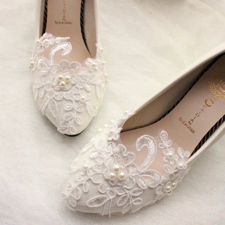 Zapatos de boda con perlas planas y baratos para novia, apliques de encaje, tacones altos para graduación, punta puntiaguda, zapatos de novia de talla grande