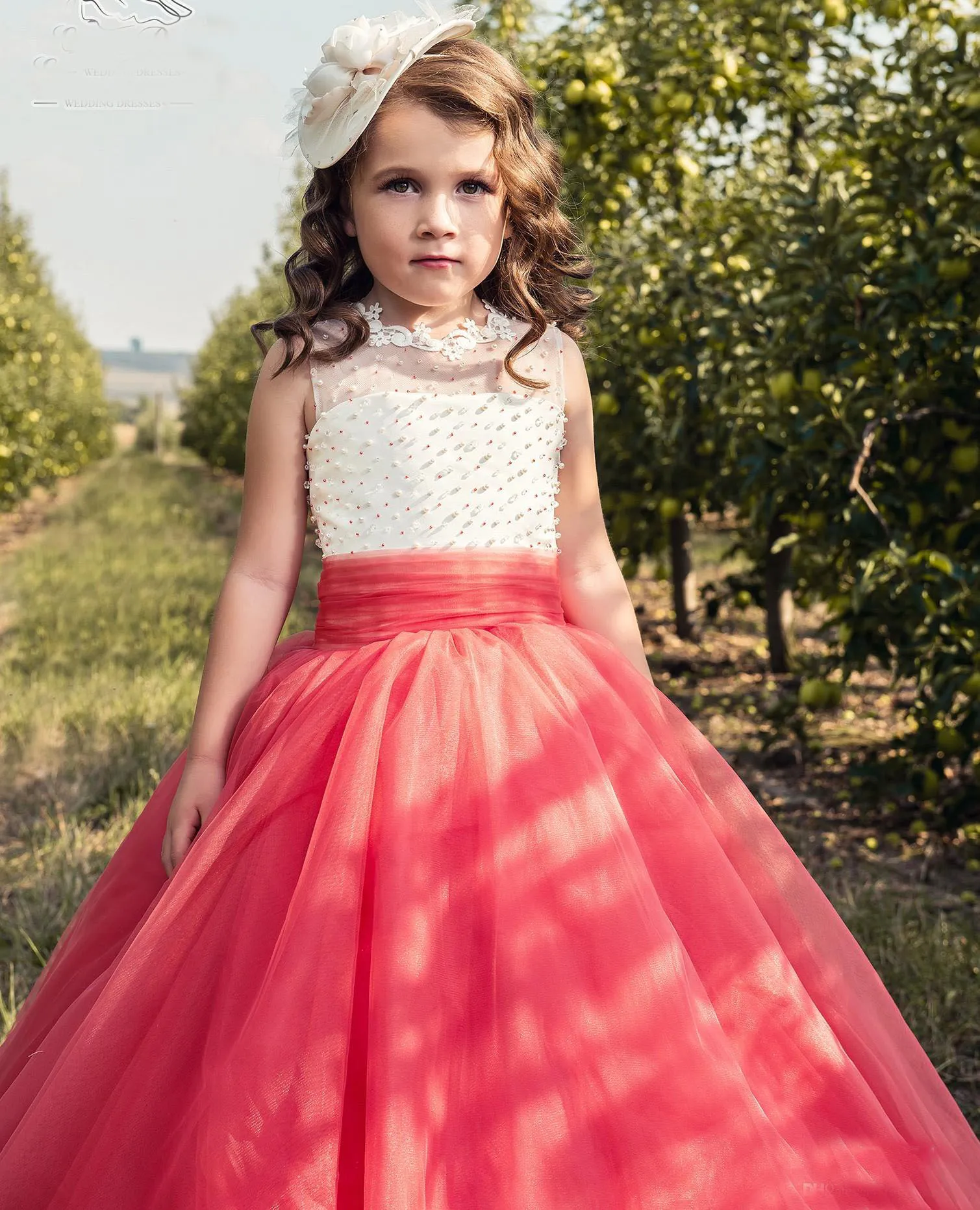 2020 Meninas de flor baratos Vestidos para casamentos Lace frisado apliques de Coral Champagne Tulle Crianças vestido de festa de aniversário dos miúdos Menina da esfera Vestidos