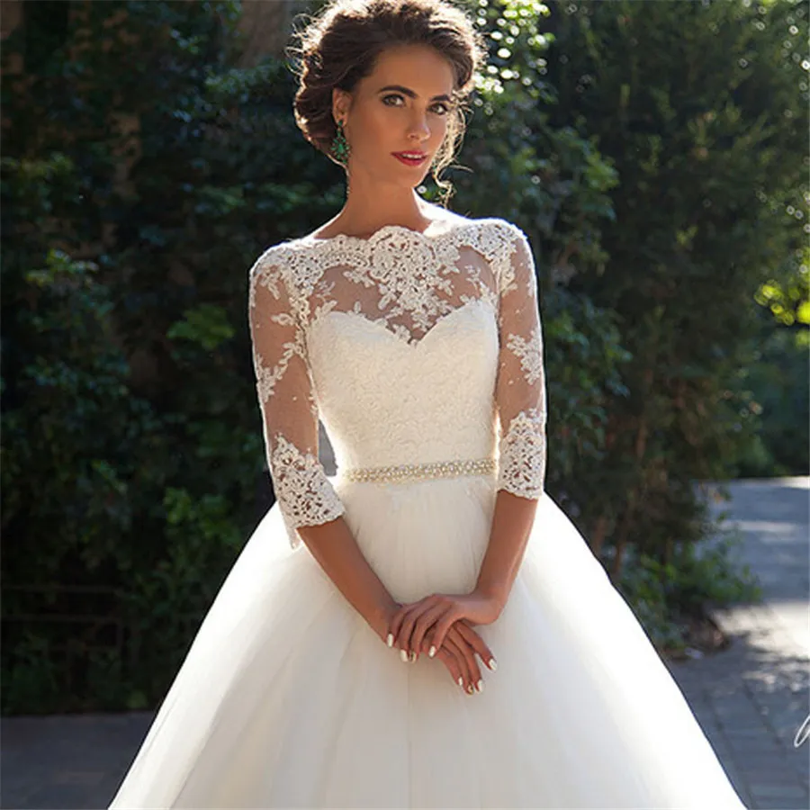2021 Tulle Beautiful Bride Gowns Fashion Appliques Lace Bateau Neckline Half Sleeve Wedding Dresses with Beading Sash