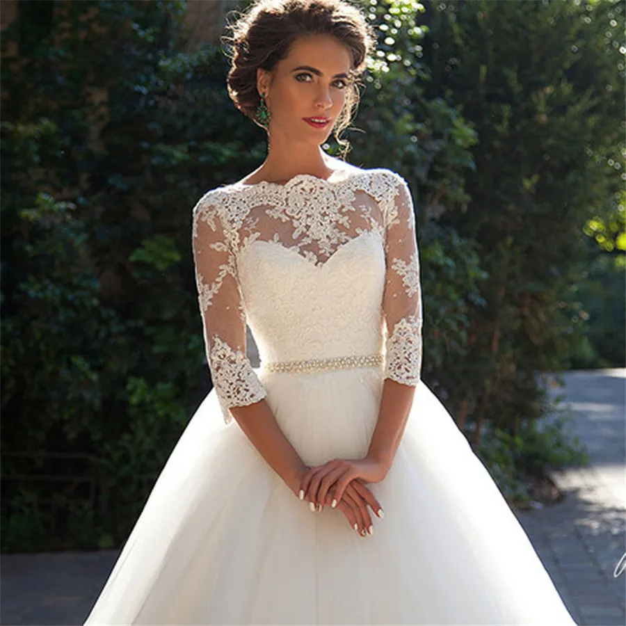 2021 Tulle Bellissimi abiti da sposa Appliques di moda Abiti da sposa a mezza manica con scollo a barchetta in pizzo con fascia di perline