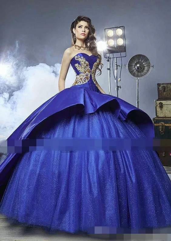 Abiti Quinceanera con ricami in oro con dettagli di lusso con peplo 2019 Abito da ballo in maschera Royal Blue Sweety 16 Abiti da ballo ragazze