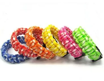 colori della miscela di moda che scegli Paracord Bracciali con cavo per paracadute Braccialetto di sopravvivenza Kit da viaggio in campeggio