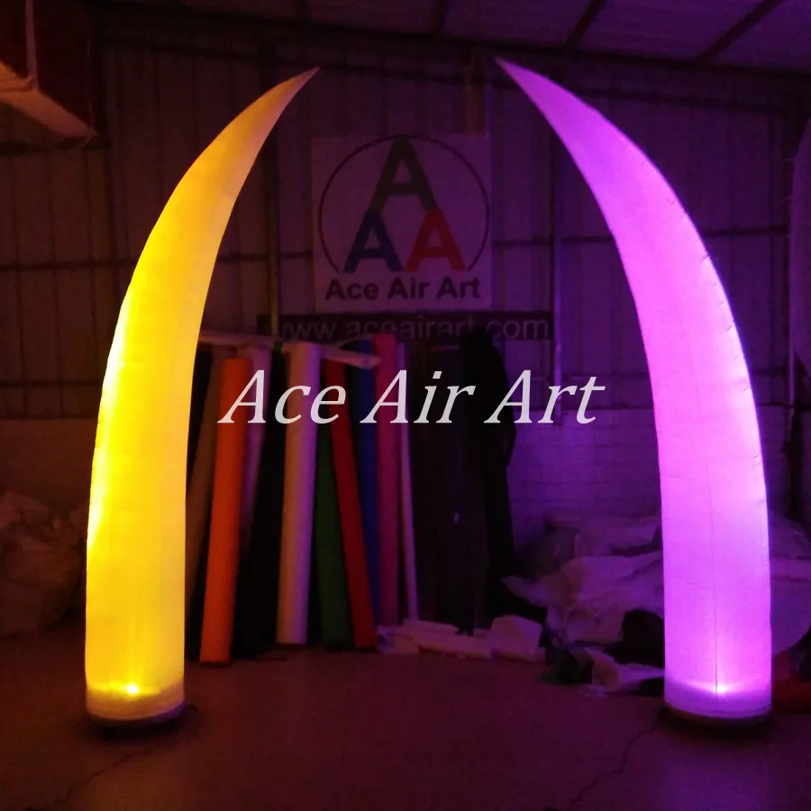 Cono inflable de curva de iluminación RGB colorido atractivo para evento de boda en Francia viene con soplador de base y control remoto