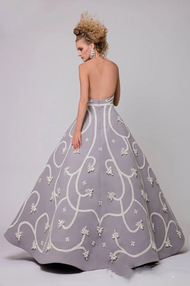 Eleganckie Perły Frezowanie Arabskie Suknie Wieczorowe Szare Bez Ramiączek Sexy Backless Satin Prom Dresses Długość podłogi Formalne Party Suknie Dostosowane