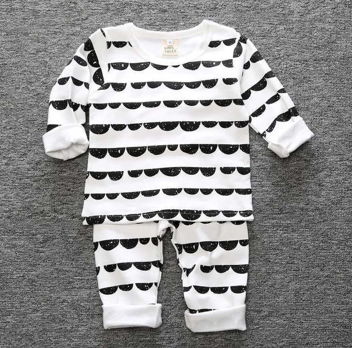 Nuovo autunno inverno Ins Baby Set Kids Loungewear Abbigliamento il tempo libero Cartoon Striped Dots Abbigliamento Suit Warm Cotton Tshirt Pants Bambini Outfit