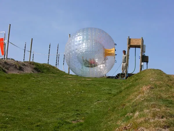 جديدة zorbing نفخ الكرة الدوارة PVC زورب الكرة الرياضة في الهواء الطلق الهامستر البشري الكرة 2 * 1.4M 2.5 * 1.7M 3 * 2M لاختيار سفينة مجانا