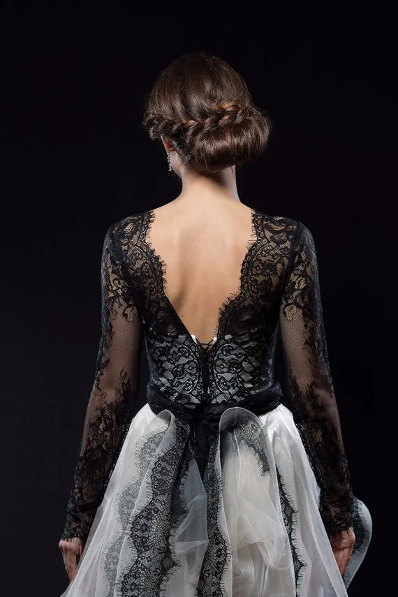 Black and White Gothic Vintage Lace Short Wedding Dress with Long Illusion Sleeves and Bateau Neckline from Dhgate A-Line Wedding Dresses - price 75.21 Black and White Gothic Vintage Lace Short Wedding Dress with Long Illusion Sleeves and Bateau Neckline from Dhgate A-Line Wedding Dresses - price 75.21
