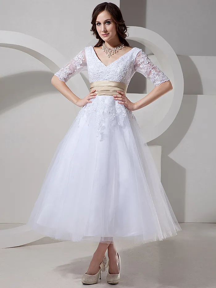 Abiti da sposa modesti corti di lunghezza del tè vintage con mezze maniche con scollo a V e applicazioni in tulle Abiti da sposa con cintura color champagne