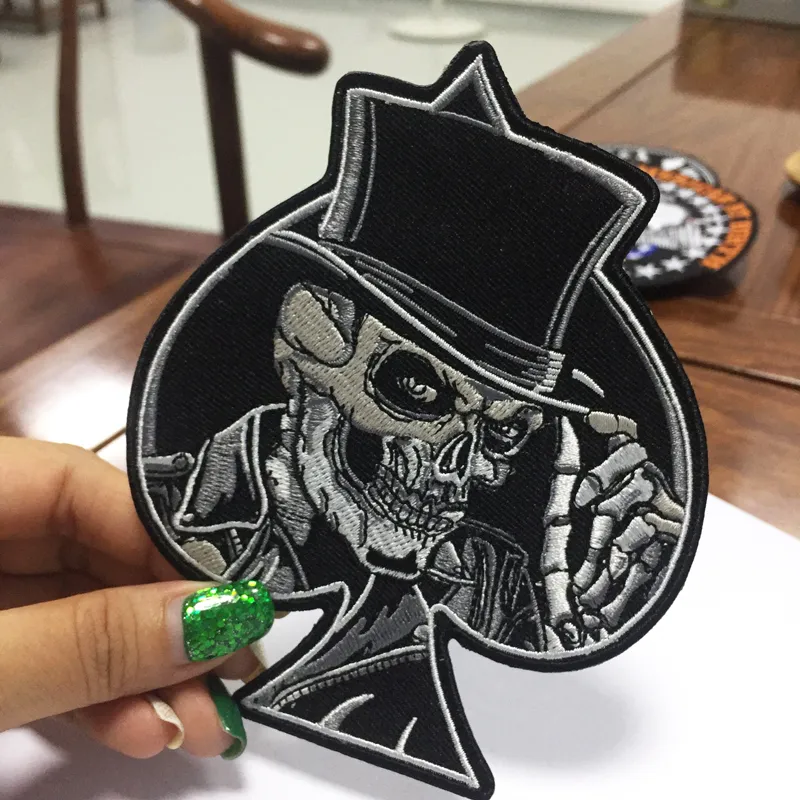 Kvalitetsspadar Topp hatt Skalle Broderad Iron On Patch Motorcykel Biker Club MC Frontjacka Väst Patch Detaljerad broderi S277G