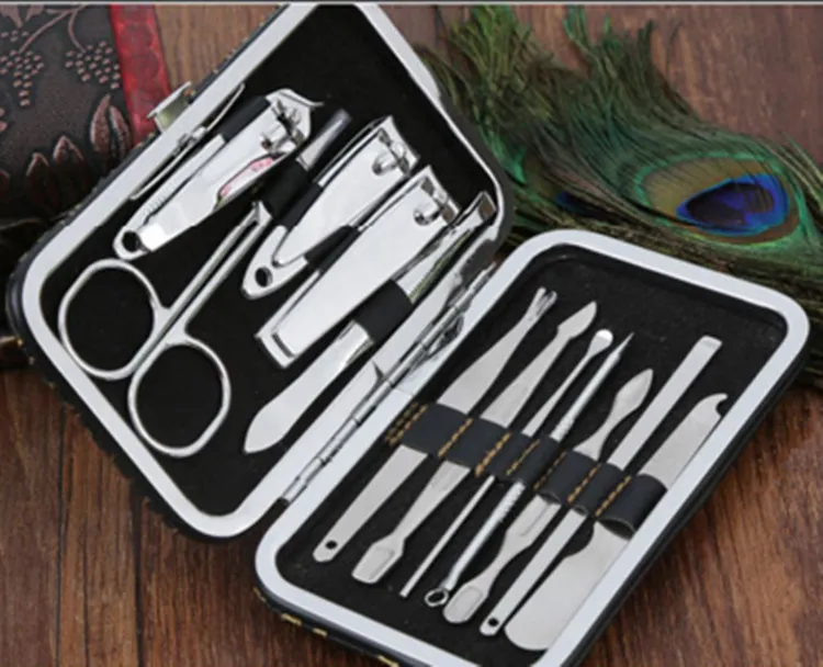 Acciaio inossidabile di alta qualità 12 pezzi Set pedicure / manicure Set tagliaunghie la cura delle unghie Kit la cura della cuticola con custodia in pelle