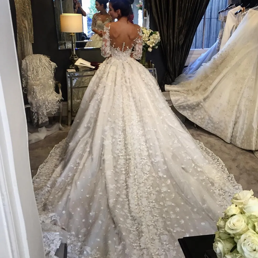 Luxury Ball Gown Crystal Wedding Dresses Half Sleeve 3D-Floral Appliques Lace Bridal Gowns Court Train Plus Size Wedding Dress