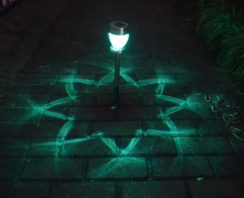 Luci solari a LED Luce solare prato Lampada da giardino esterno in acciaio inossidabile Luce solare corridoio Lampada da giardino esterni Lampada ad energia solare colorata