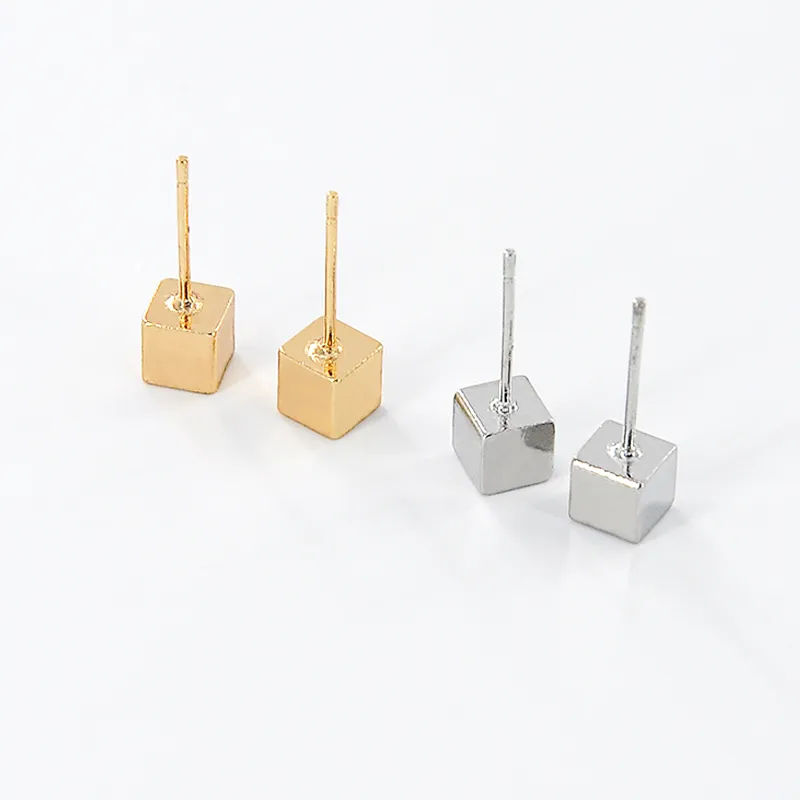 Wholesale einfache neue einfache Bar Dreieck Würfel Form geometrische Ohrringe Gold Silber vergoldet Mode Ohrring Schmuck Frauen Geschenk EFE046