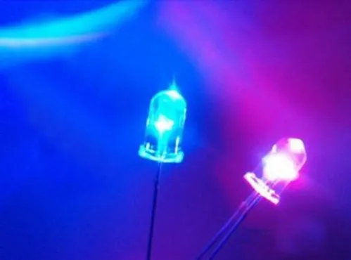 Meng door gat 5mm knipperende led diode knipperende LED's rood / groen / blauw / geel / witte kleur