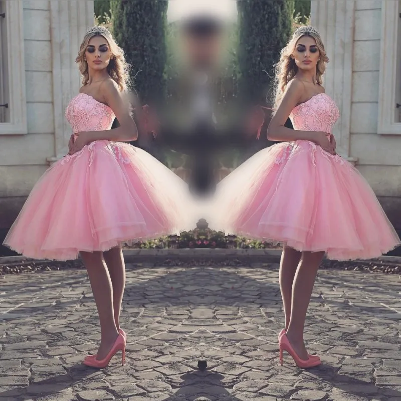 Wspaniały różowy bez ramiączek krótkie suknie promowe koronki z koralikami suknie wieczorowe Tulle Długość kolana Homecoming Party Dress Formalne zużycie