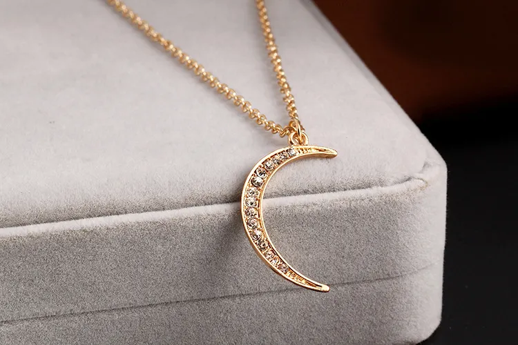 Modieuze temperament Crystal Moon met boorketting eenvoudige enkele laag metalen kleding accessoires trui ketting