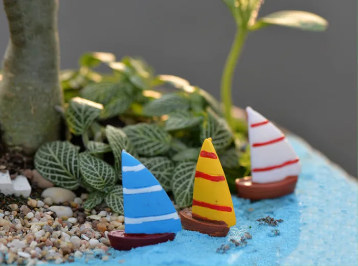 3 cores 3 tamanhos mini criativo resina barco à vela decoração do jardim de fadas em miniatura como imagem para diy habitação paisagem decor shiping livre