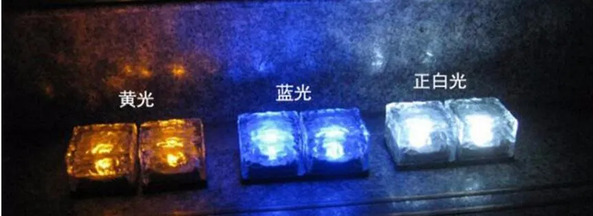 新しいソーラーLEDライト4LEDSランプ防水地面晴れたガラスアイスロックレンガ屋外デッキロードパスガーデンデコレーション