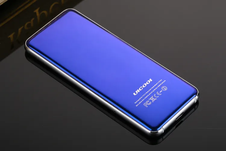 super cool uicool V6 mode téléphones portables débloqués ultra-mince carte de crédit téléphone mobile bouton tactile corps en métal double sim bluetooth di1062314