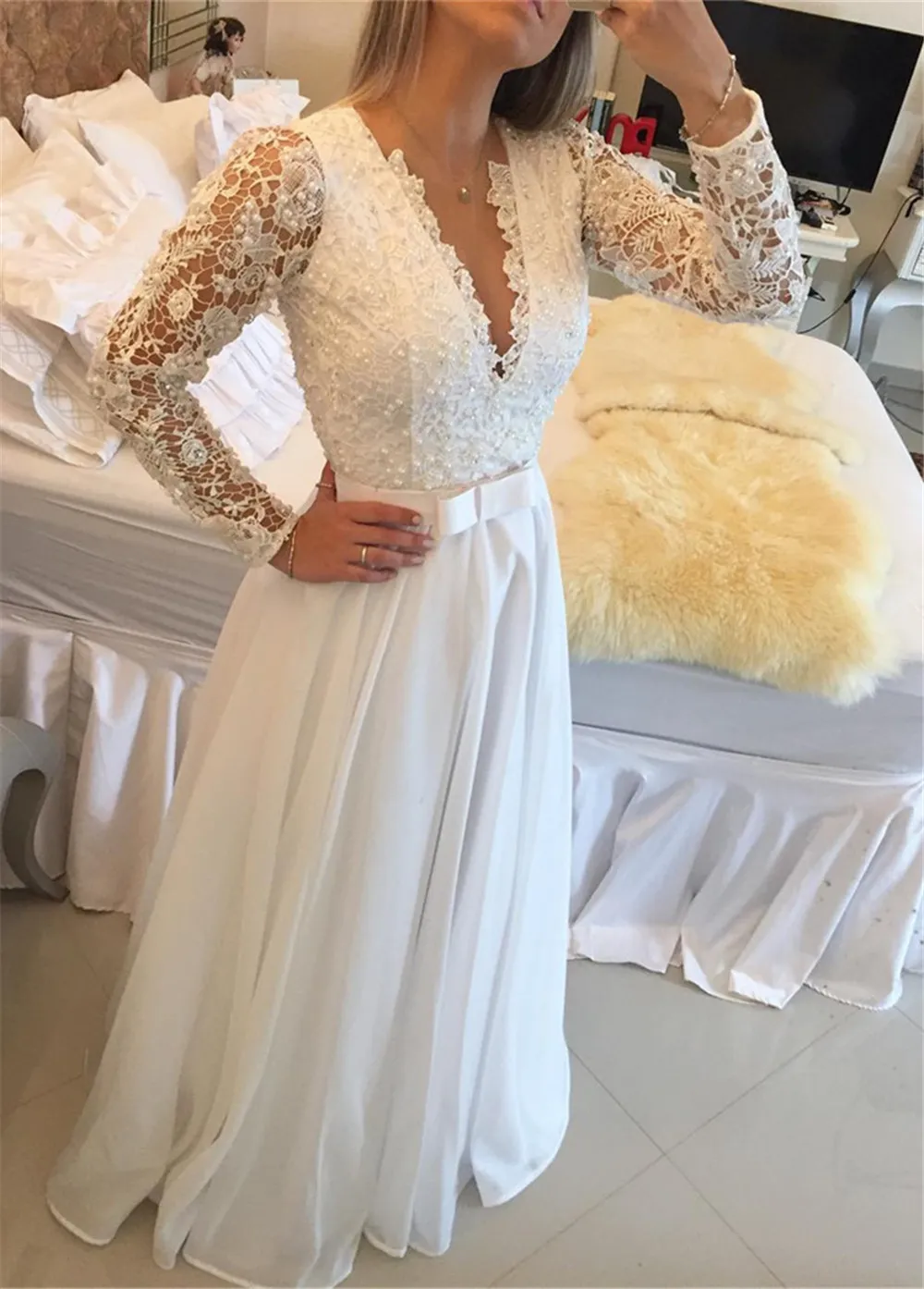 Elegant Long Sleeve Pearls Prom Dresses A-Line Lace Floor Length White Lace Evening Dress vestido de gala azul