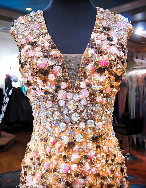 Glänzende, mit Perlen besetzte Ballkleider, sexy, offener Rücken, V-Ausschnitt, Kristalle, Perlen, Tüll, Meerjungfrau-Abendkleider, Champagner, bodenlang, formelle Kleidung