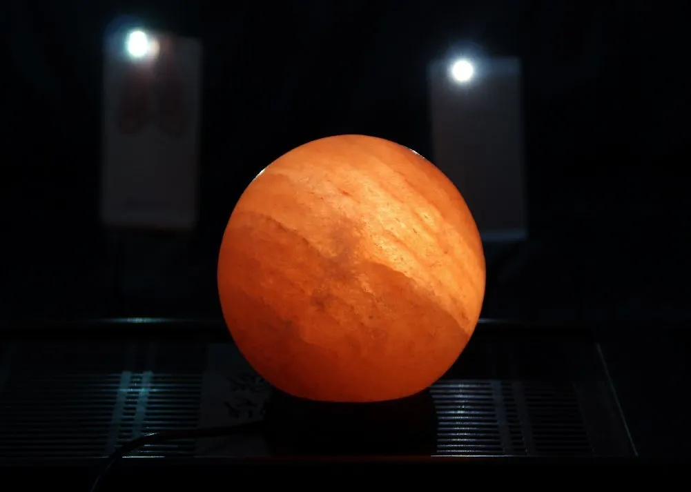 6 inch 8-9Lbs Himalayan Salt Lamp Globe اليد منحوتة من كريستال روك سولت ضوء الليل على قاعدة الخشب مع تحكم باهتة ، لمبة