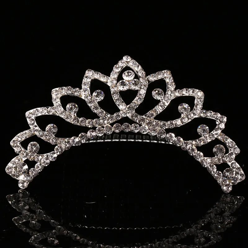 2023 Trendy 10 Styles Cabeças de casamento acessórios de casamento brilhantes coroa de shinestone Girls039 Tiaras Fashion Crowns Acessórios de noivas5455212