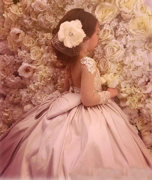 2017 Vestidos de niñas de flores vintage para bodas Cuello de joya Manga larga Apliques de encaje Fiesta Cumpleaños Niños Comunión Niña Vestidos de desfile