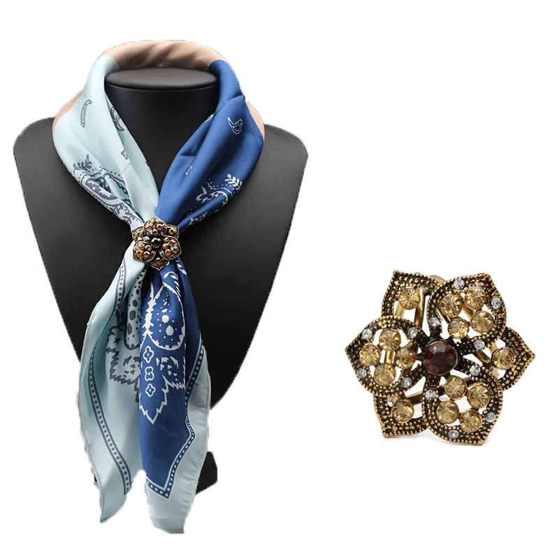 Partihandel-2016 Fashion Rhinestone Broscher Pins Opal Stone Flower Scarf Clips Crystal Tre Buckle Scarf Clips för Kvinnor Flickor Gåvor