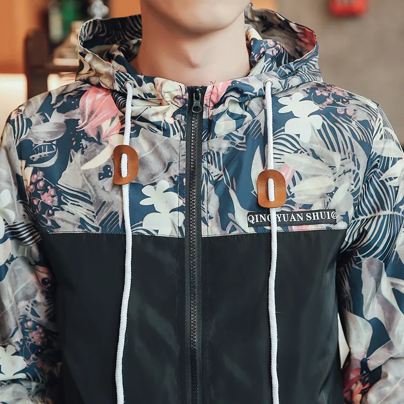 Herrenjacken Großhandel- Koreanische Mantel Florale Druck mit Kapuze-Windbreaker-Jacken Mann Frühling Sommer Patchwork lässig