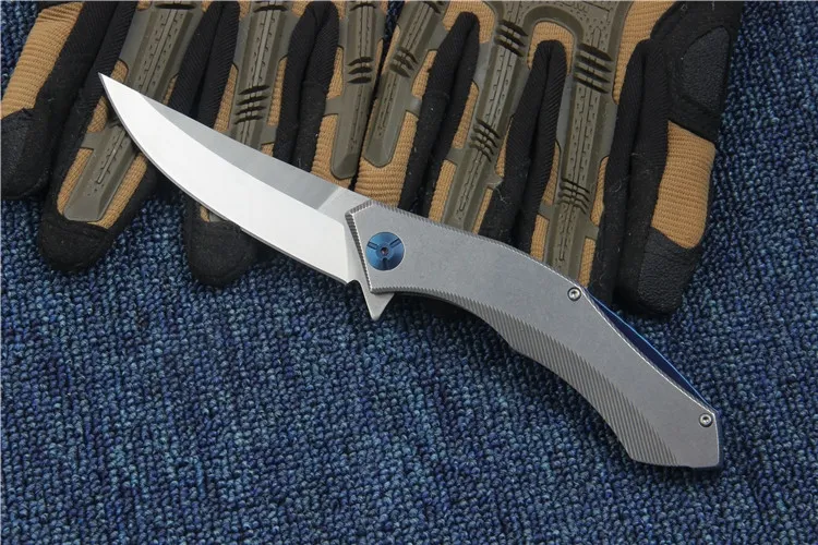 Russie Bear Blue Moon D2 Tactical pliing couteau en acier lame en acier extérieur de la chasse à la chasse à la survie