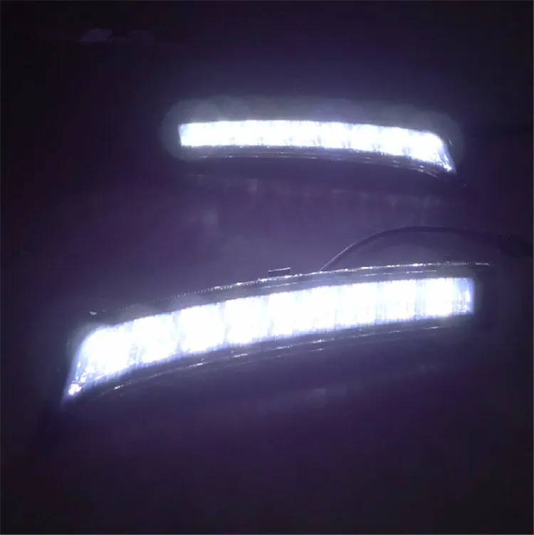 2 adet / takım DRL Gündüz Koşu Işıkları Subaru Forester 2013 2014 Karartma Tarzı Röle 9 Cips Araba LED Işık