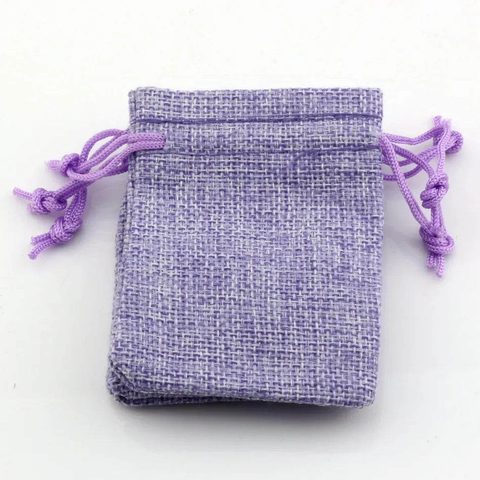 50pcs en tissu en lin pourpre coussin-cordons bijoux de bijoux pochettes de jute de jute de jute de jute 10x14cm, etc.