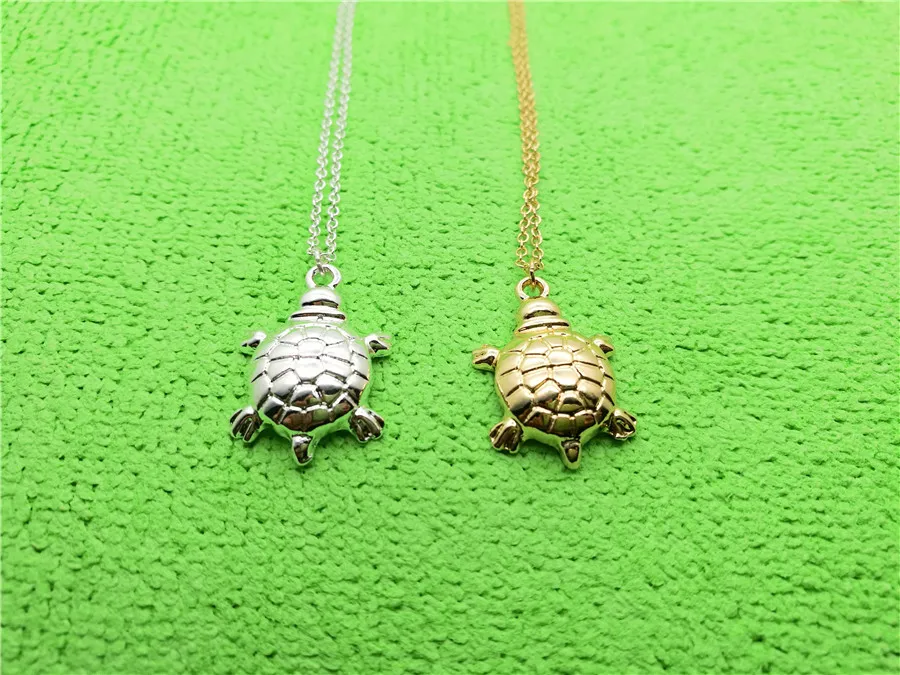 5pcs Gold Silber Tiny Seeturtle Charme Halskette Zierziger Schildketten Halsketten Glücksschildkröte Halsketten für Strandparty
