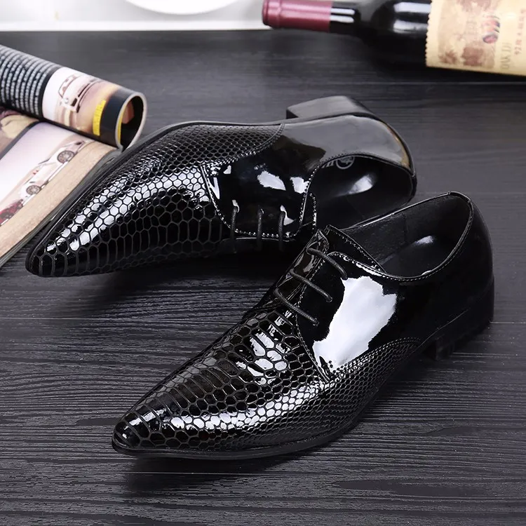 Scarpe da sposa nero a punta le dita dei piedi scarpe di cuoio Mens brevetto modello Snake Sapato Masculino Lace Up Plus Size Creepers