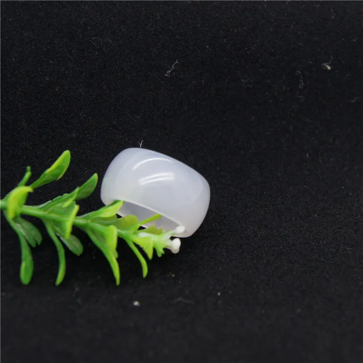 Natural white agate hand-carved agate ring ring