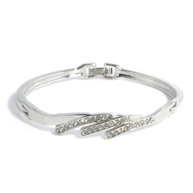Austrian Crystal Bangle Bracelet Fashion Korea Creative Jewelry White Flower Style Aftificial Diamond Jewelry Love Heart Bracelets For Women