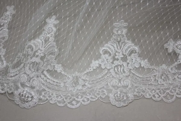 Imagem real capa de casamento feminina039s casacos envoltórios jaquetas meia manga tule branco marfim capas de casamento apliques de renda5517407