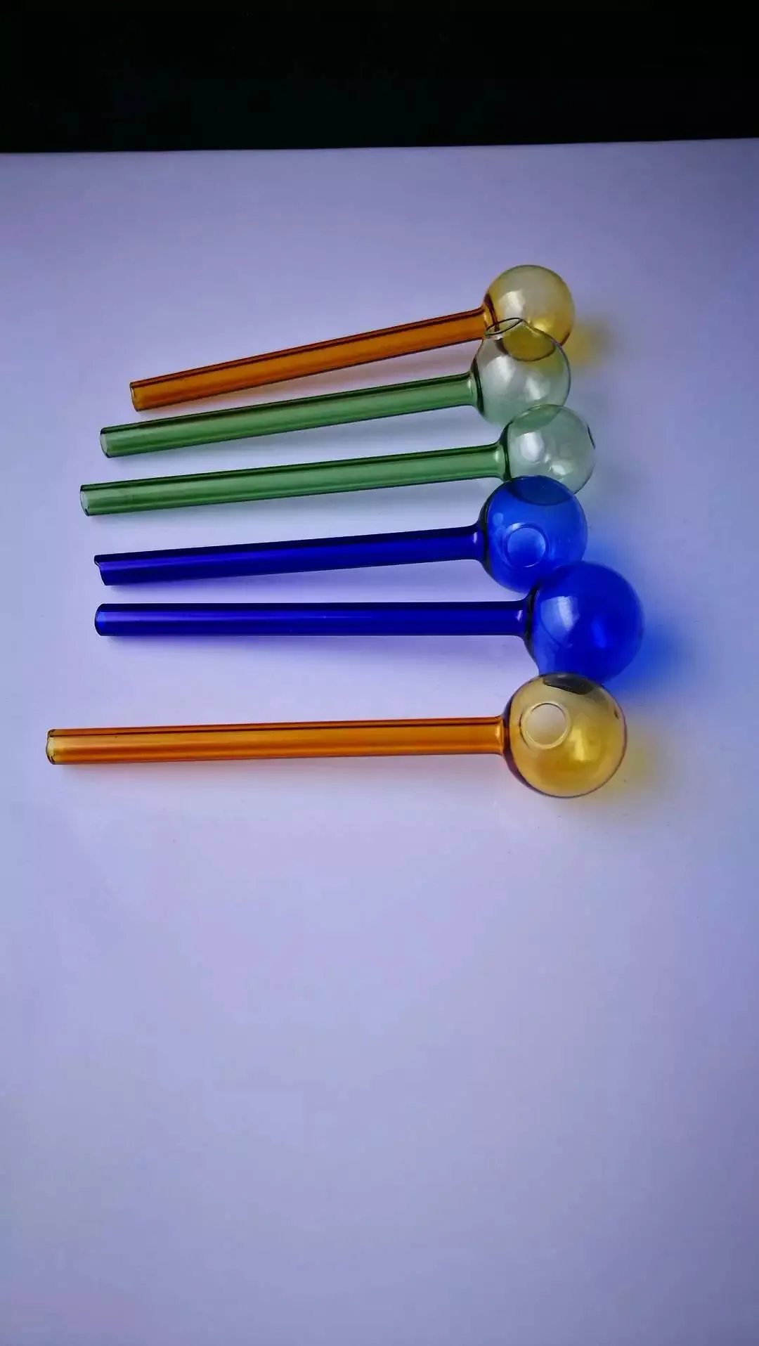 Calidad colorida Gran tubo de quemador de aceite de vidrio Pyrex Vidrio grueso de color para tubería de agua de vidrio de nave nodriza