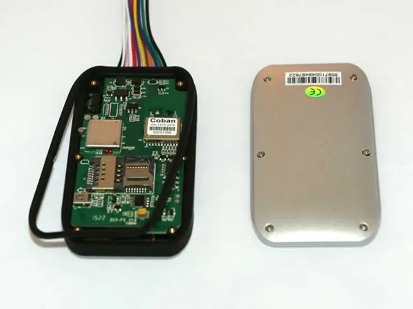 303F GPS Tracker 303g Samochód samochodowy GPS / GSM / GPRS SMS Pilot zdalnego sterowania Czujnik paliwa w czasie rzeczywistym śledzenie telefonu z polem detalicznym