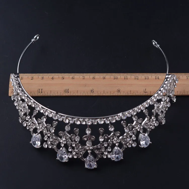 Vintage Barokowe Bridal Tiaras Akcesoria Srebrna Biała Księżniczka Nakrycia Naklejki Oszałamiające Białe Diamenty Ślubne Tiaras i korony 14.2 * 5,2 cm H17