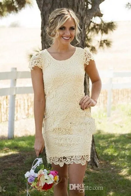 Nouveau pays robes de demoiselle d'honneur courtes pour le mariage bijou cou manches courtes gaine dentelle jaune clair plus la taille demoiselle d'honneur robes de soirée