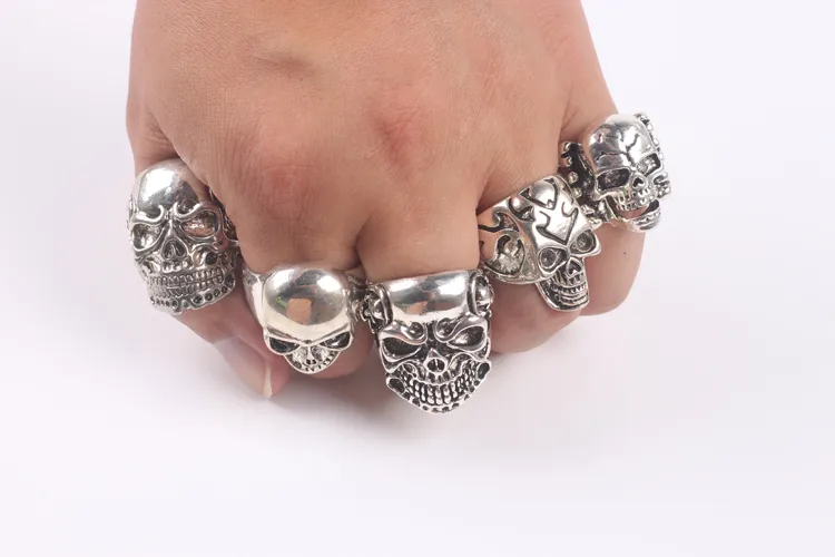 Oversize Gothic Skull Cerved Biker Mieszane Style Lots 50 SZTUK Męskie Anti Srebrne Pierścionki Retro Nowa Biżuteria